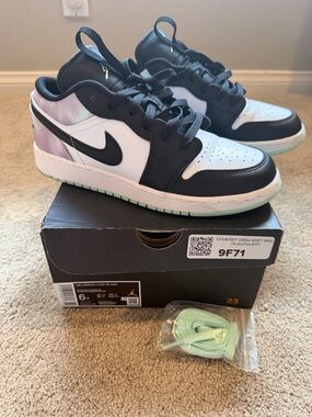 Nike Air Jordan 1 Low SE- White, Black & Lavender, mint